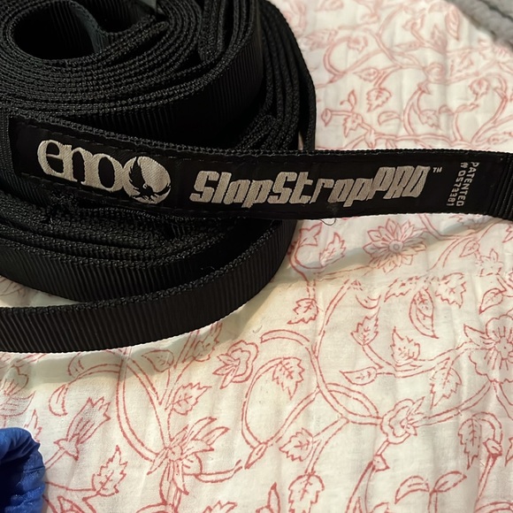 Blue and gray Eno with the carry-on bag including the straps - Picture 6 of 6